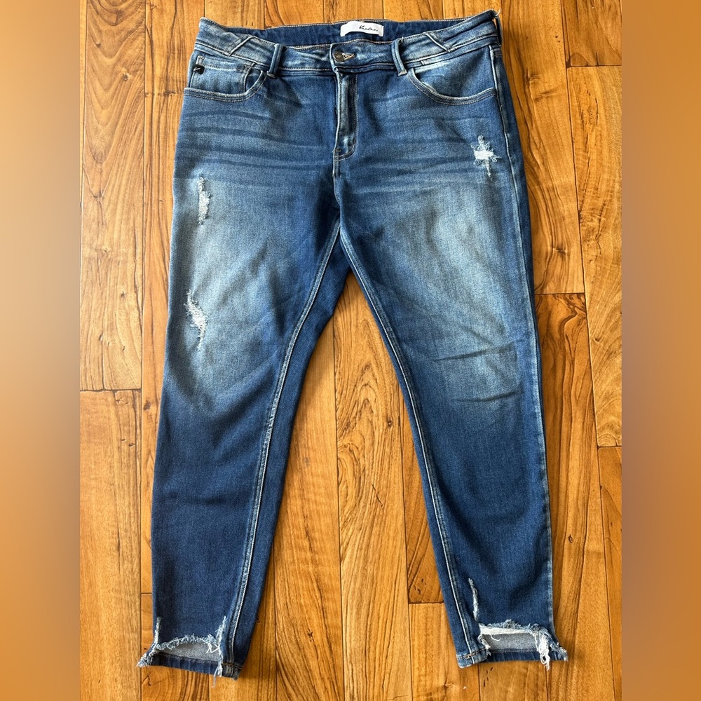 KanCan women’s distressed jeans 15/31